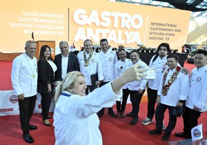 Başkan Uysal dan , GastroAntalya’ya Ziyaret
